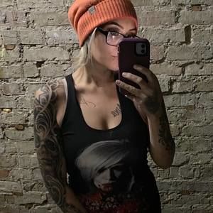 Meet your Posher, Laura